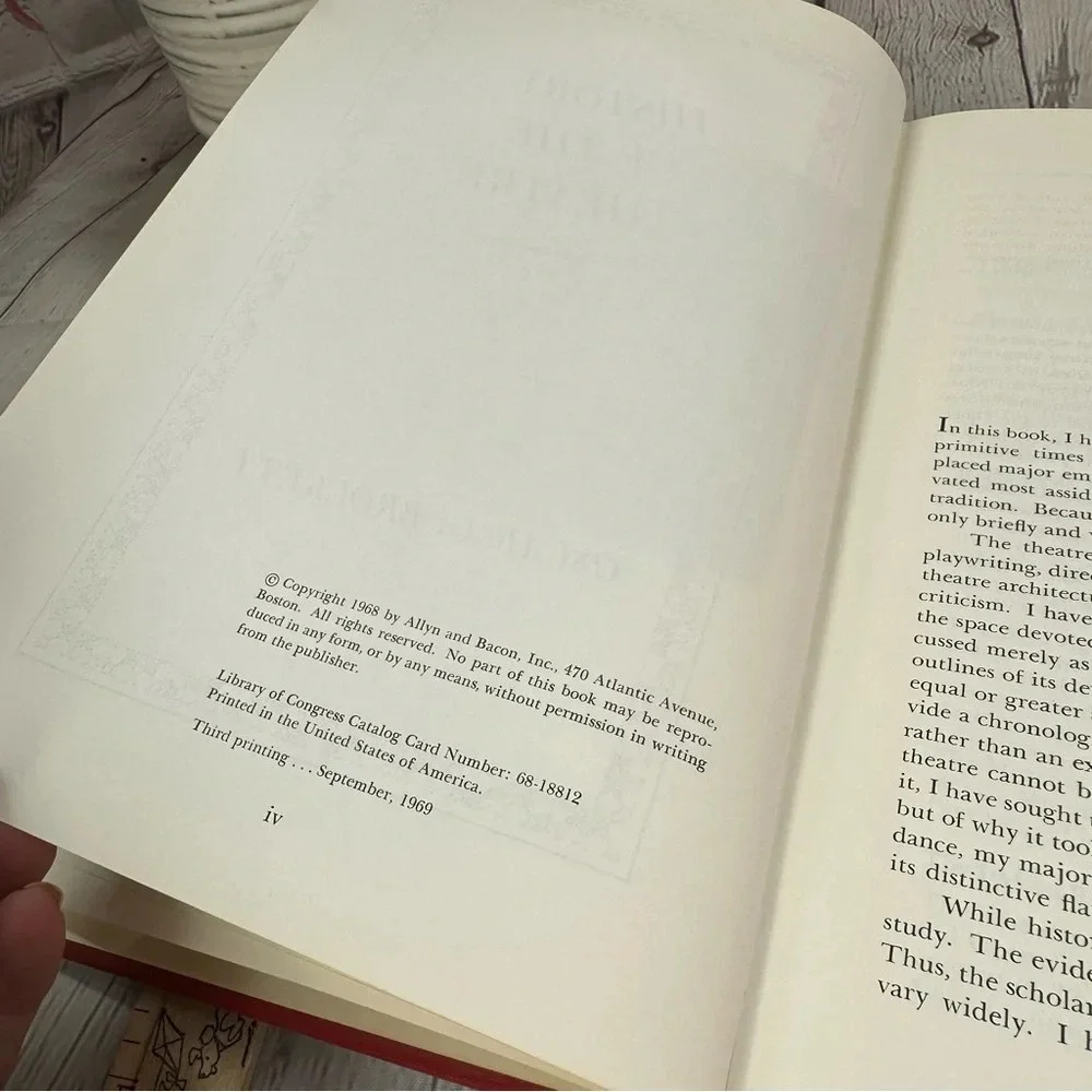 vintage History of the theatre book 1969 - Picture 4 of 5